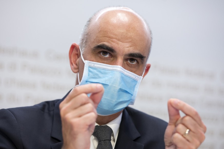 Bundesrat Alain Berset spricht waehrend einer Medienkonferenz des Bundesrates zur aktuellen Lage im Zusammenhang mit dem Coronavirus, am Mittwoch, 13. Januar 2021, in Bern. (KEYSTONE/Peter Klaunzer)