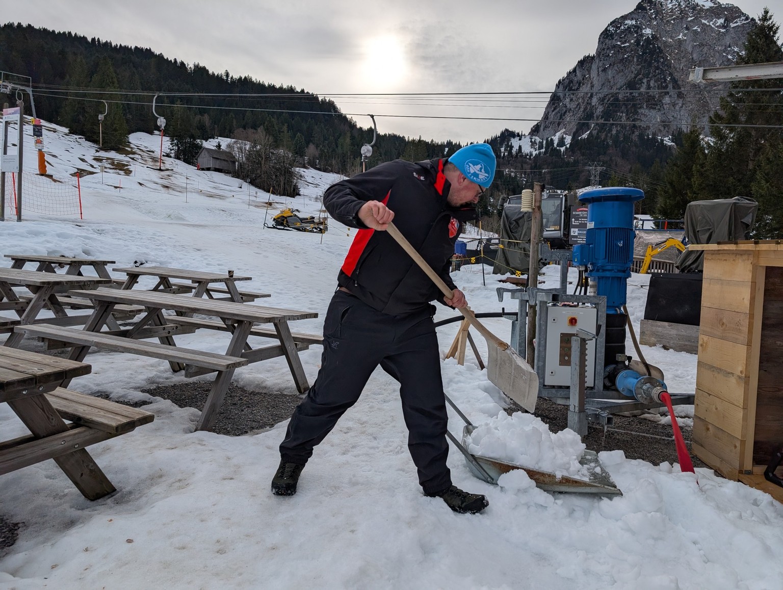 Bryan Kuhn arbeitet in den Wintermonaten am Skilift Brunni.