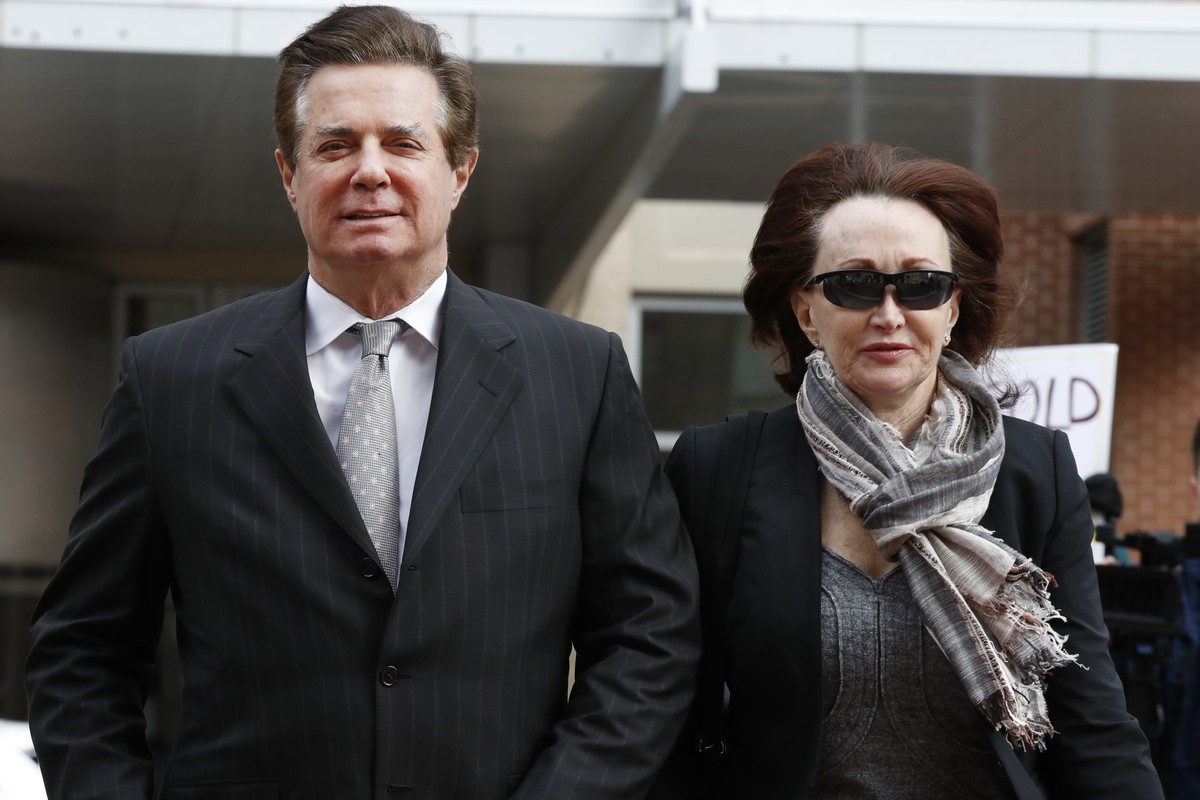 FILE - In this March 8, 2018, file photo, Paul Manafort, left, President Donald Trump's former campaign chairman, walks with this wife Kathleen Manafort, as they arrive at the Alexandria Federal  ...
