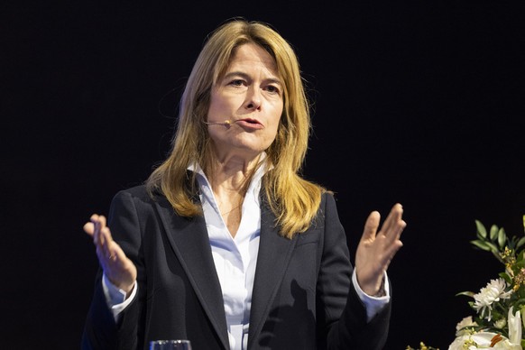 Petra Goessi, FDP Staenderaetin, spricht bei einer Podiumsdiskussion ueber: KI-Revolution: Wer uebernimmt die Verantwortung? an der 26. Ausgabe des traditionellen Jahresauftakts der Schweizer Medienbr ...