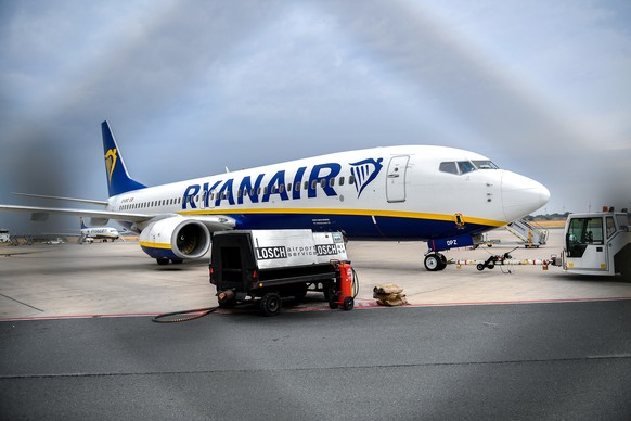 epa06937651 A Ryanair airplane stands on the tarmac at the Niederrhein airport in Weeze, Germany, 09 August 2018. A German pilots&#039; union has called on its members to join a strike on 10 August 20 ...