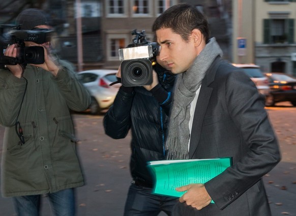 Carl Hirschmann 2012 auf dem Weg ins Gericht in Zürich.