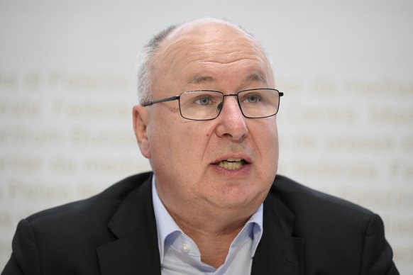 Pierre-Yves Maillard, Nationalrat und Praesident SGB spricht waehrend einer Medienkonferenz ueber die offizielle Lancierung des Abstimmungskampfs auf das Referendum gegen AHV 21, am Freitag, 1. Juli 2 ...