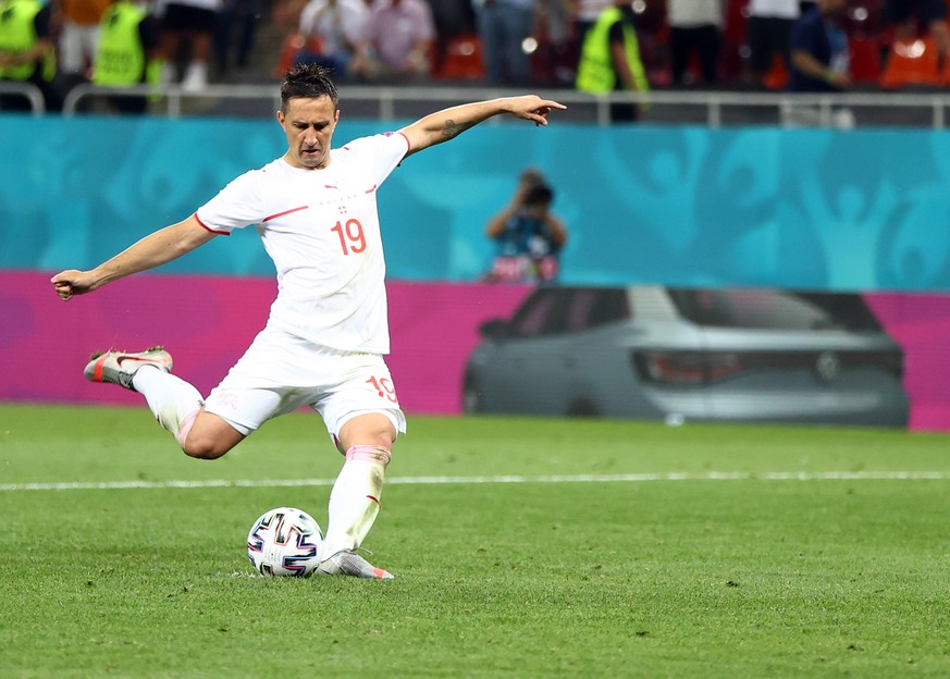 epa09309660 Mario Gavranovic of Switzerland scores the 1-0 in the penaly shoot out during the UEFA EURO 2020 round of 16 soccer match between France and Switzerland in Bucharest, Romania, 28 June 2021 ...