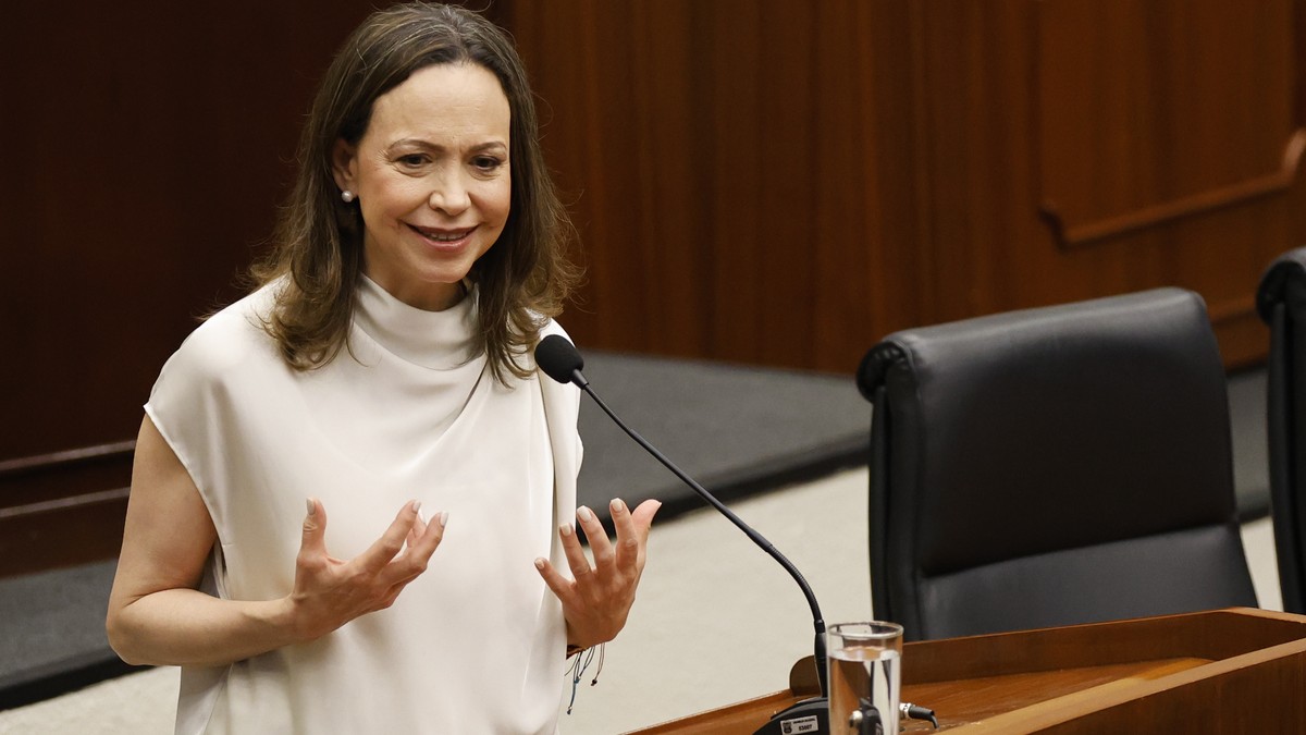 epa12994008 Venezuelan opposition leader and Nobel Peace Prize laureate Maria Corina Machado speaks at the National Assembly of Panama in Panama City, Panama, 25 May 2026. EPA/BIENVENIDO VELASCO