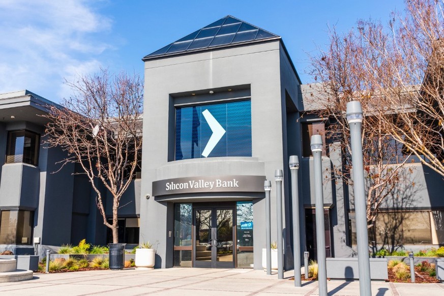 March 11, 2023: Jan 31, 2020 Santa Clara / CA / USA - Silicon Valley Bank headquarters and branch; Silicon Valley Bank, a subsidiary of SVB Financial Group, is a U.S.-based high-tech commercial bank - ...