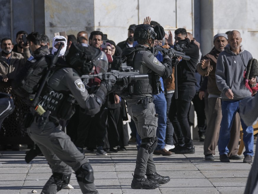 Israeli security forces take position during clashes with Palestinians demonstrators at the Al Aqsa Mosque compound in Jerusalem&#039;s Old City, Friday, April 15, 2022. Israeli security forces entere ...