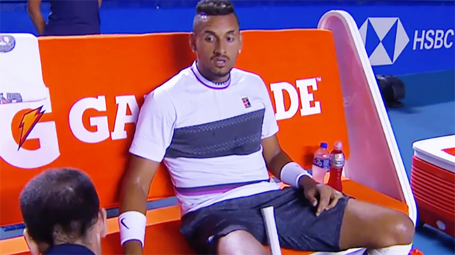 Nick Kyrgios musste sich beim Sieg gegen Wawrinka mehrfach behandeln lassen.