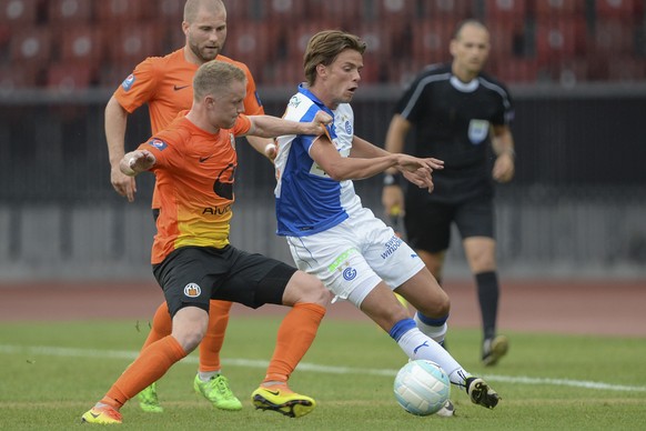 21.07.2016; Zuerich; Fussball Europa League 2.Qualifikationsrunde - Grasshopper Club Zuerich - KR Reykjavik;
Michael Praest (Reykjavik) Lucas Andersen (GC) 
(Andy Mueller/freshfocus)