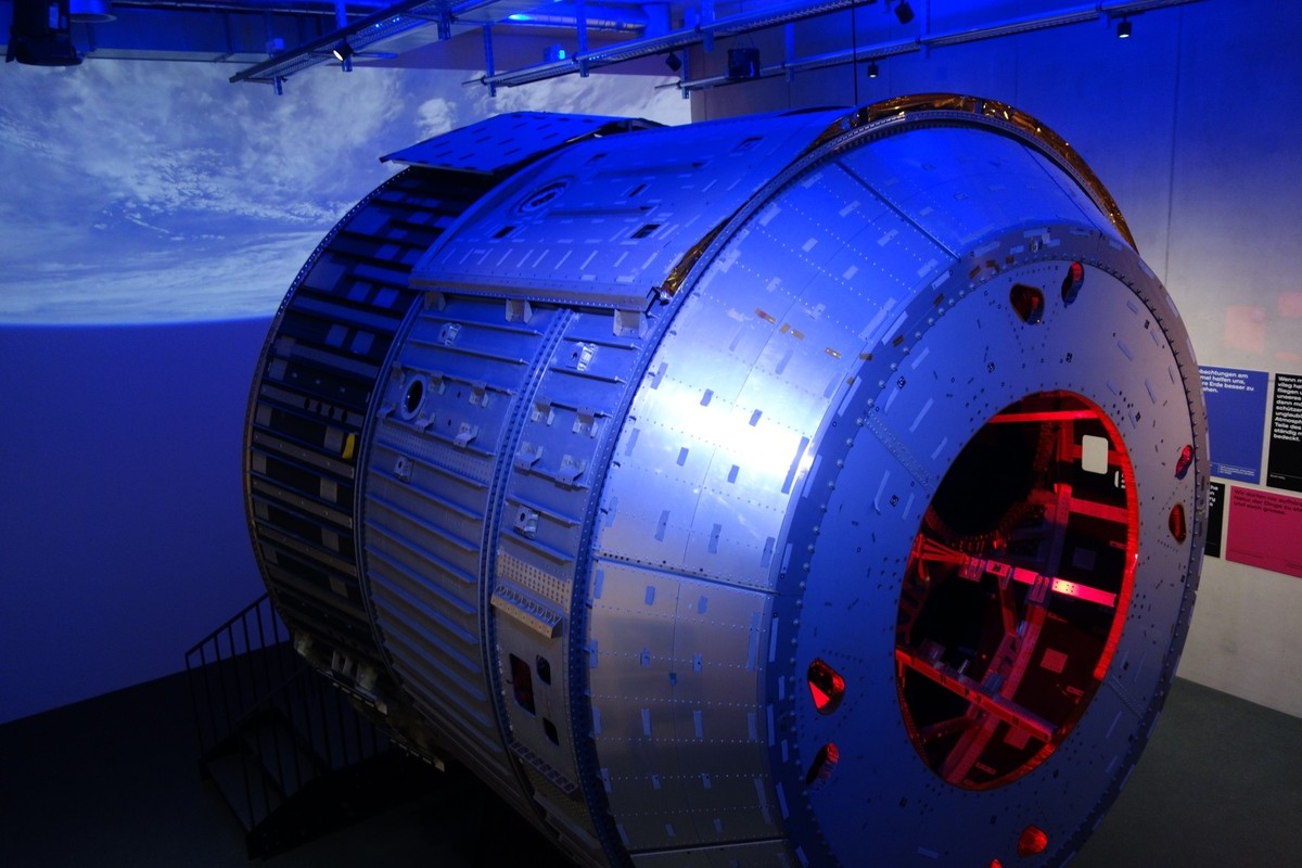 Im Untergeschoss ist auch ein Modul einer Versorgunsrakete für die Internationale Raumstation (ISS) ausgestellt.