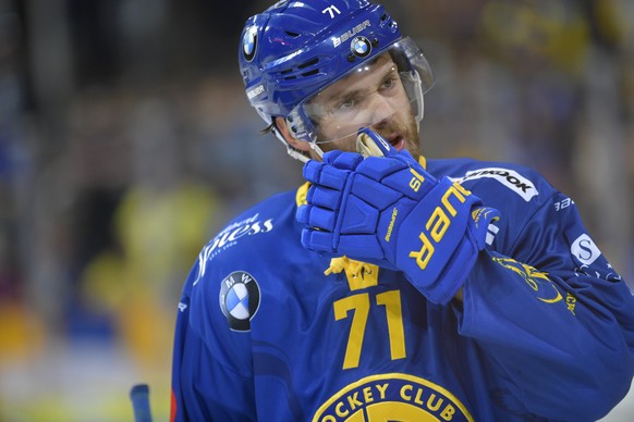 Der Davoser Claude Paschoud scheint nachdenklich, beim Eishockey Meisterschaftsspiel in der Qualifikation der National League zwischen dem HC Davos und dem HC Ambri-Piotta am Samstag, 22. September 20 ...