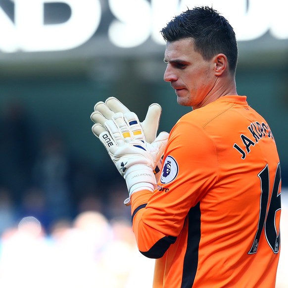 epa05897172 Hull City&#039;s Eldin Jakupovic during the English Premier League soccer match between Manchester City and Hull City at the Etihad Stadium in Manchester, Britain, 08 April 2017. EPA/TIM K ...