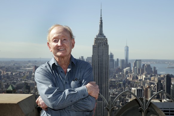 Former U.S. Open men's singles tennis champion Rod Laver poses for photos at the &quot;Top of the Rock,&quot; in New York's Rockefeller Center, Monday, Sept. 12, 2016. (AP Photo/Richard Drew)