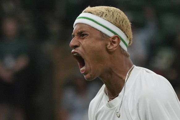 &lt;p&gt;Gleich steigt Gabriel Diallo aufs dritte Seil, um seinen Gegner mit einem Diving Moonsault ins Reich der Träume zu schicken.&lt;/p&gt;