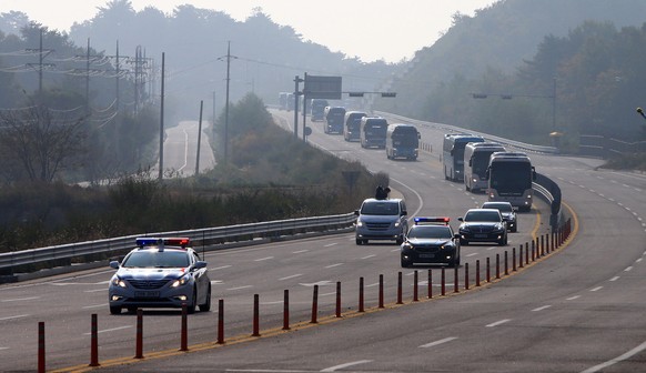 Ein Konvoi begleitet die Südkoreaner.
