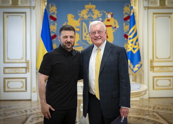 epa12237485 A handout picture made available by the Presidential Press Service of Ukraine shows Ukrainian President Volodymyr Zelensky (L) and US Special Envoy for Ukraine, General Keith Kellogg (R),  ...