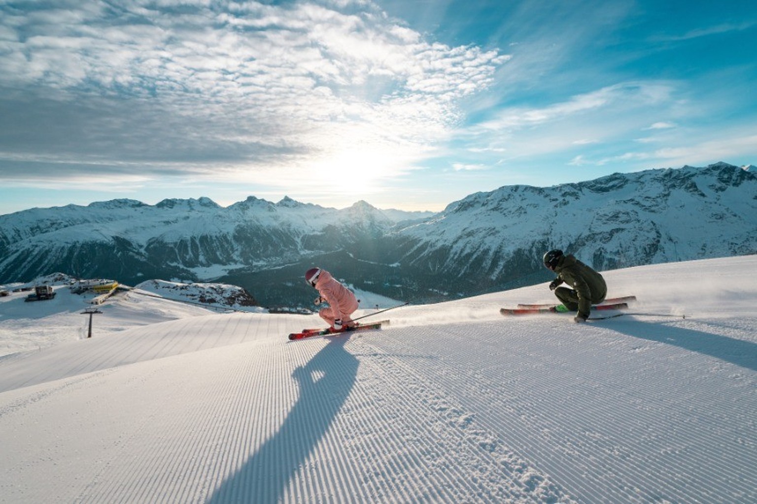 Sonnenaufgang im Skigebiet Corviglia