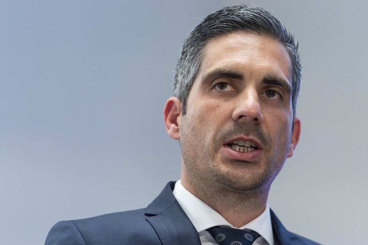 Darko Savic von Armasuisse, der Projektleiter neues Kampfflugzeug, erlaeutert im Anschluss an die Bundesratssitzung die Wahl des Kampfjets durch die Regierung, am Mittwoch, 30. Juni 2021 in Bern. (KEY ...