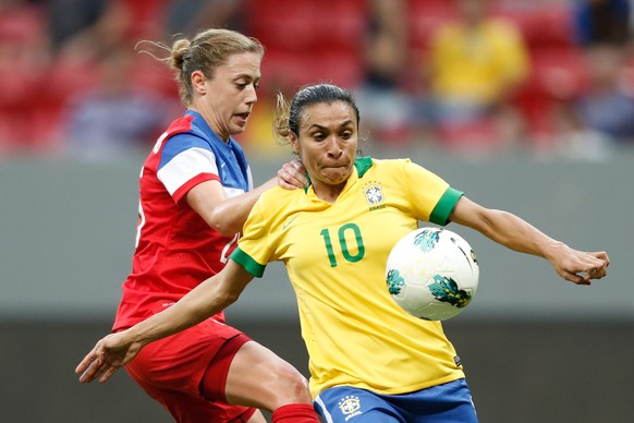 Brazil’s Marta Vieira, right, fights for the ball with United States&#039; Christie Rampone, during a match of the International Women&#039;s Football Tournament at the National Stadium in Brasilia, B ...