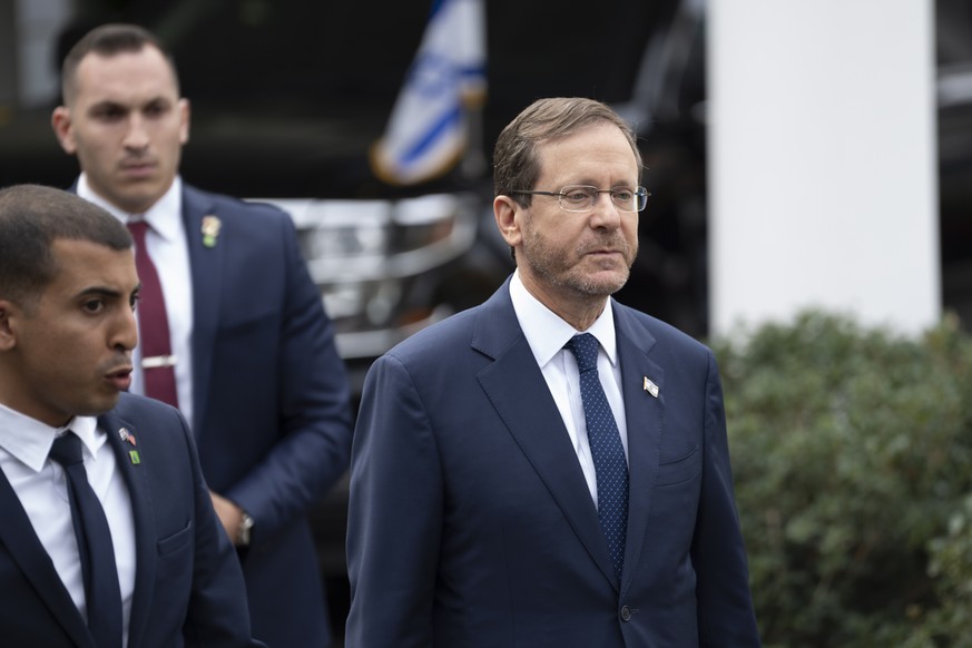 epa10267620 Israel&#039;s President Isaac Herzog (R) walks to the media after meeting with US President Joe Biden at the White House in Washington, DC, 26 October 2022. EPA/Chris Kleponis / POOL