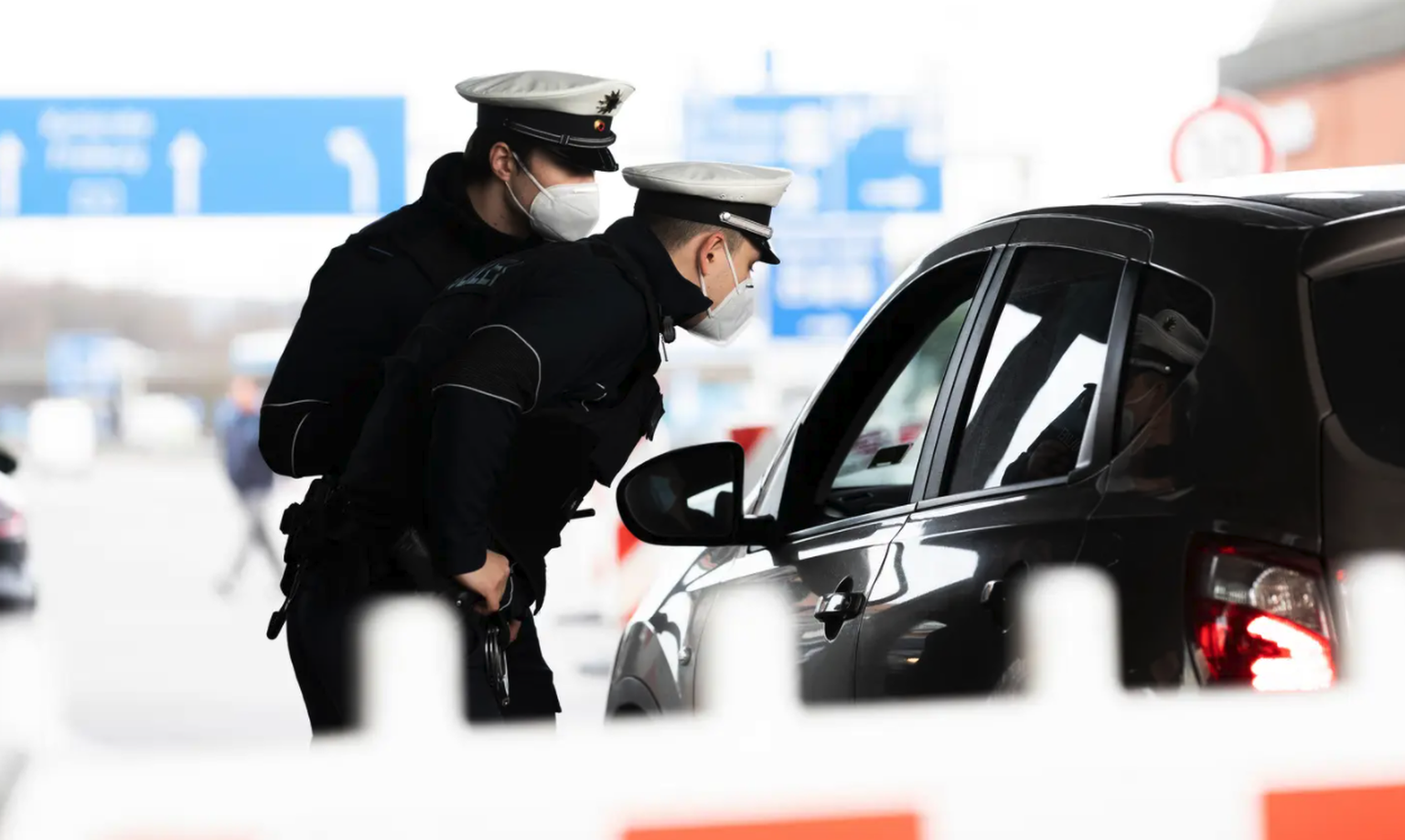 Deutsche Bundespolizisten am Autobahnzoll: «Wo wollen Sie denn hin?»