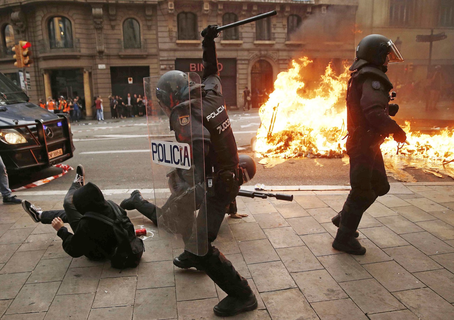 epa07930951 Spanish riot police disperse protesters as thousands of people take part in one of the so-called 'Marches for Freedom' in Barcelona, Spain, 18 October 2019. Catalonia region live ...