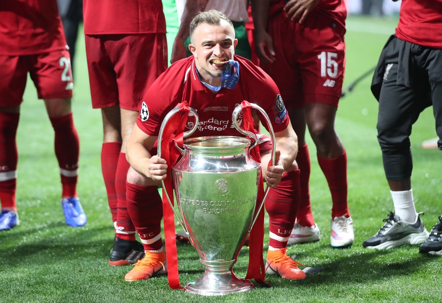 epa07619119 Liverpool&#039;s Xherdan Shaqiri lifts the trophy after winning the UEFA Champions League final between Tottenham Hotspur and Liverpool FC at the Wanda Metropolitano stadium in Madrid, Spa ...