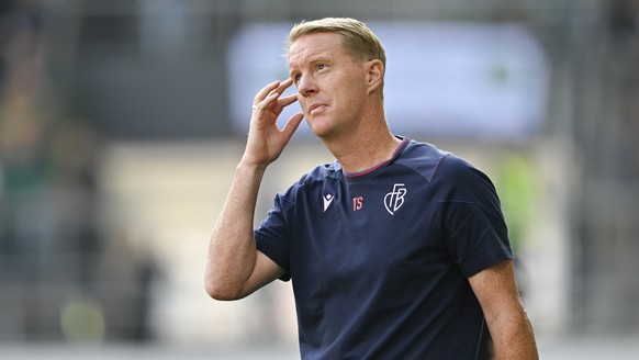 Basels Trainer Timo Schultz im Fussball Super League Spiel zwischen dem FC St. Gallen und dem FC Basel, am Samstag, 22. Juli 2023, im Kybunpark in St. Gallen. (KEYSTONE/Gian Ehrenzeller)