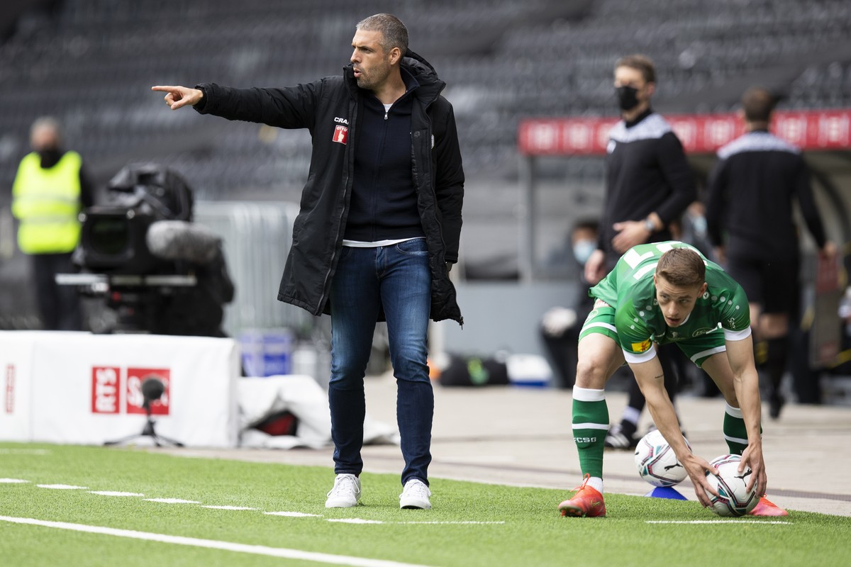 Luzerns Cheftrainer Fabio Celestini und St. Gallens Miro Muheim im Schweizer Fussball Cup Final zwischen dem FC St. Gallen und dem FC Luzern, am Pfingstmontag, 24. Mai 2021, im Stadion Wankdorf in Ber ...