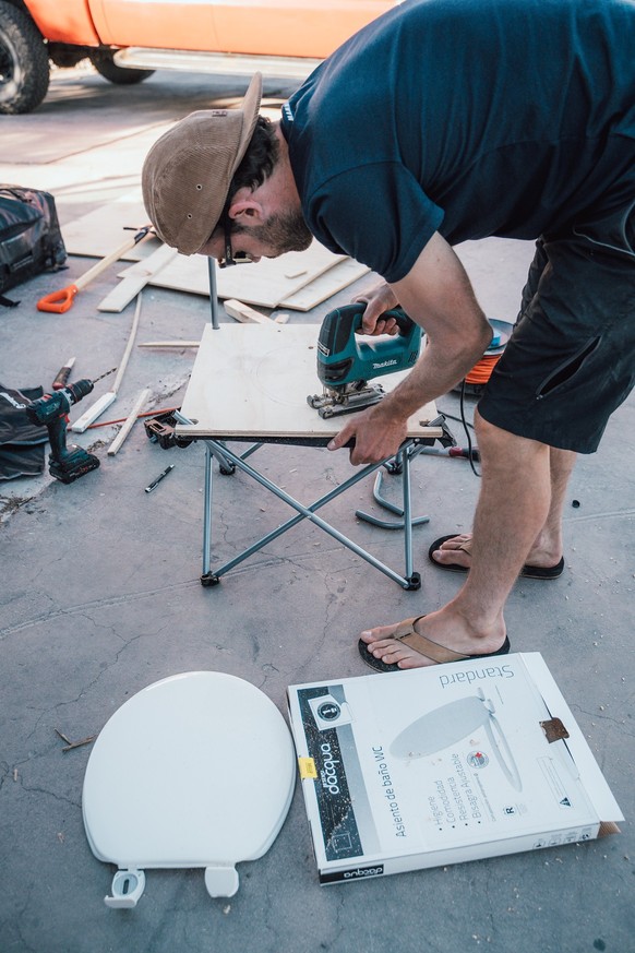 This way you can create a cozy open-air toilet here.