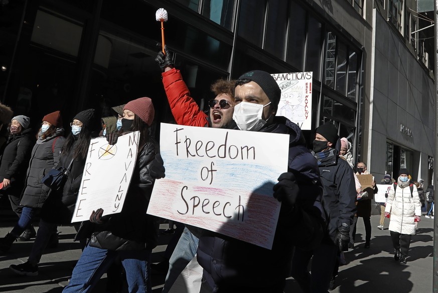 epa08961123 Protesters march down Fifth Avenue calling for the release of the Russian opposition leader Aleksei A. Navalny, in New York, New York, USA, 23 January 2021. Navalny was detained after his  ...