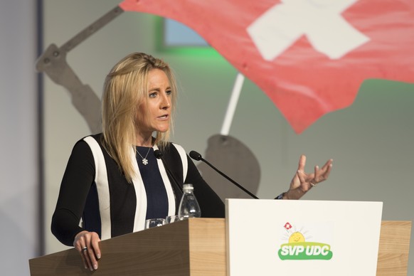 Nationalraetin Celine Amaudruz, UDC-GE, spricht an der Delegiertenversammlung der SVP Schweiz, am Samstag, 25. Maerz 2017, in Appenzell. (KEYSTONE/Gian Ehrenzeller)