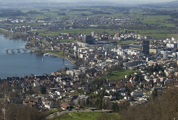 Der Kanton Zug hat den ersten Platz als attraktivster Firmenstandort dank einer Gewinnsteuersenkung zur