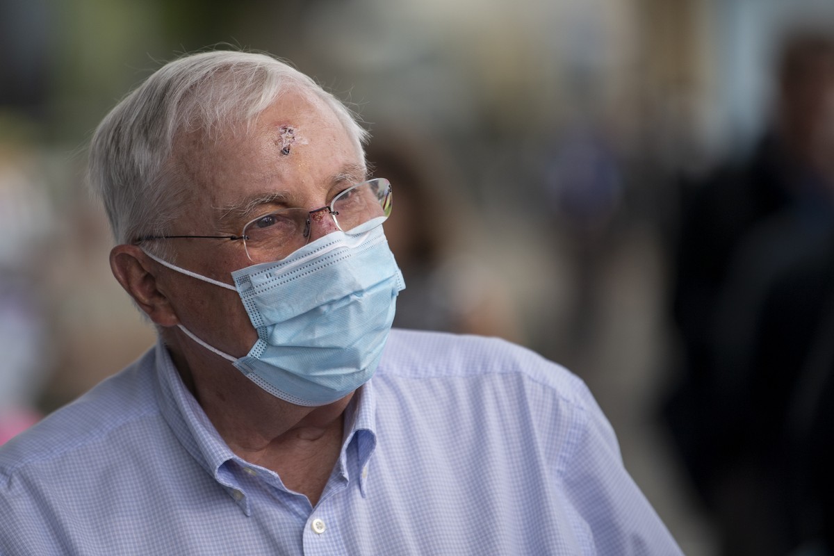 Alt Bundesrat Christoph Blocher mit Atemschutzmaske spricht an der Delegiertenversammlung der SVP Schweiz am Samstag, 22. August 2020 in Brugg Windisch. (KEYSTONE/Ennio Leanza)