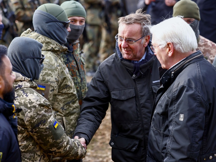 epa11175006 German President Frank-Walter Steinmeier (R) and German Defense Minister Boris Pistorius speak to Ukrainian soldiers during a demonstration by the German armed forces Bundeswehr, in Klietz ...