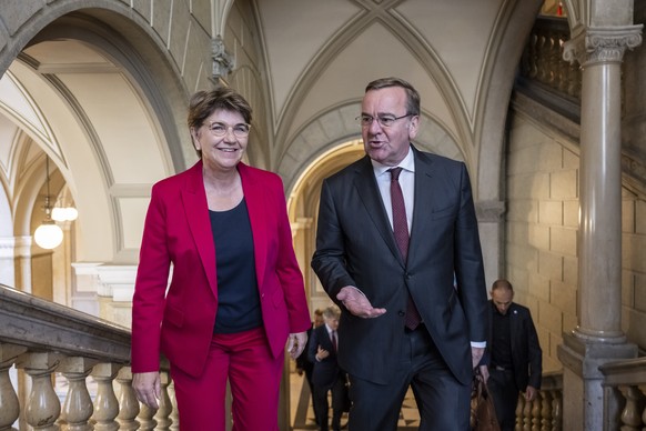 Federal Councilor Viola Amherd, left, receives German Defense Minister Boris Pistorius at this year's DA-CH meeting of German-speaking defense ministers…