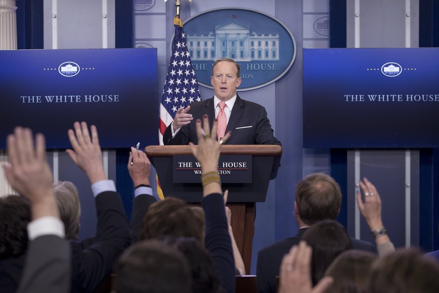 epa06013686 White House Press Secretary Sean Spicer holds a news conference in the James Brady Press Briefing Room at the White House in Washington, DC, USA, 06 June 2017. EPA/MICHAEL REYNOLDS