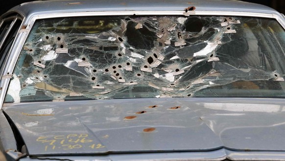 So sah die Windschutzscheibe von Timothy Russells Auto aus, nachdem Michael Brelo darauf über ein Dutzend Schüsse abgefeuert hatte.