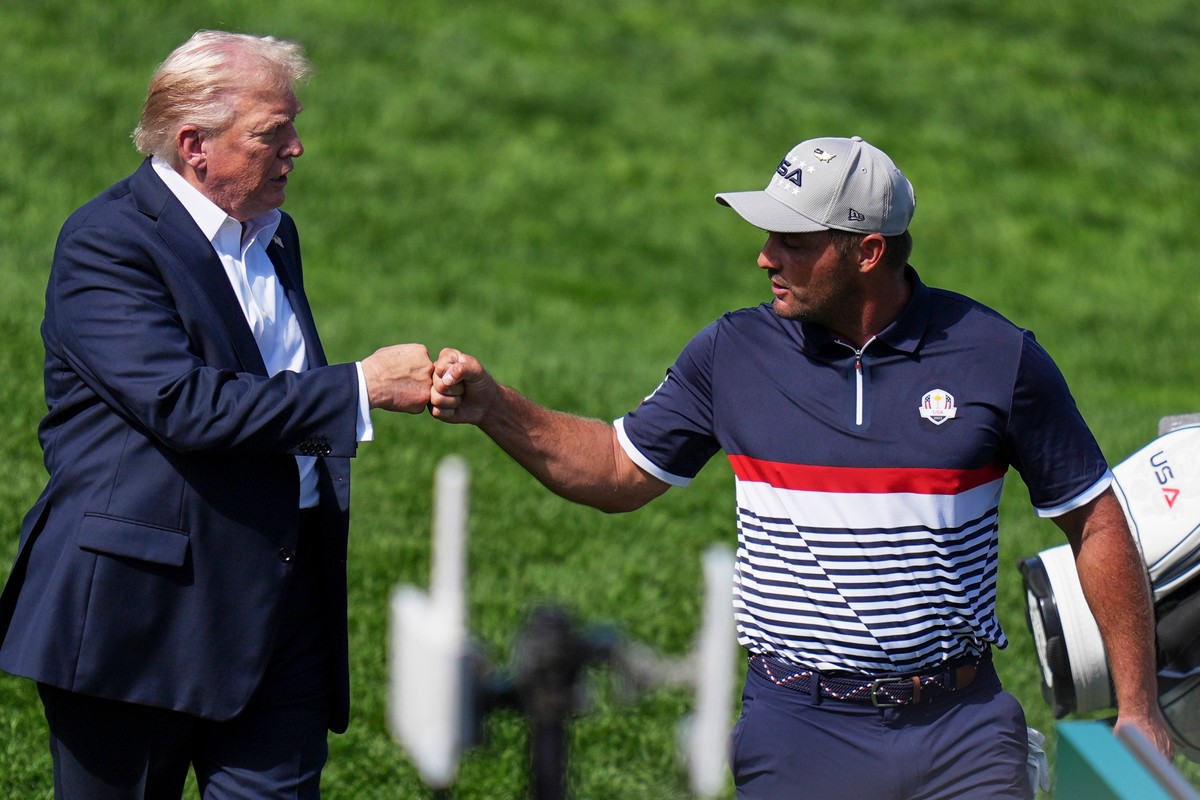 President Donald Trump greets United States' Bryson DeChambeau on the first hole at Bethpage Black golf course during the Ryder Cup golf tournament, Friday, Sept. 26, 2025, in Farmingdale, N.Y. ( ...