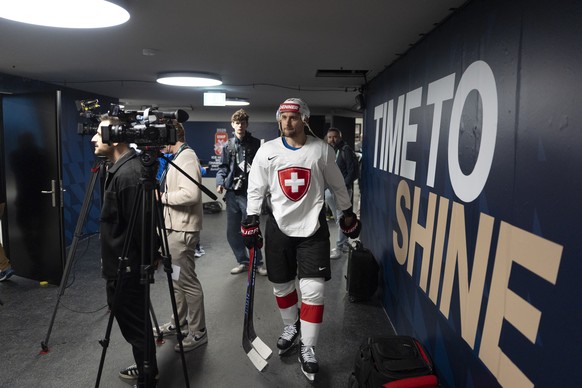 Nino Niederreiter (CHE) walks through the mixed zone after a training of team Switzerland in the practice rink in the Swiss Life Arena in Zuerich, Switzerland on Wednesday, 13. May 2026. (KEYSTONE/Cla ...