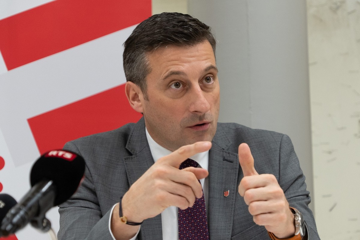 Jacques Gerber, Regierungsrat Jura, informiert am Mittwoch, 14. Dezember 2022 in Delsberg ueber das Ergebnis des Konsultationsverfahrens zwischen der British American Tobacco (BAT) und der Belegschaft ...
