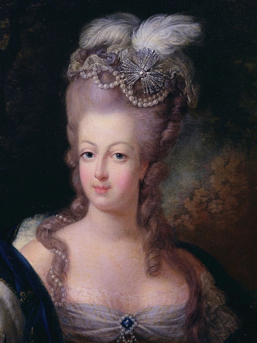 Zu ihrem verschwenderischen Lebensstil passten extravagante Frisurkreationen: Marie Antoinette, Königin von Frankreich, mit einer «Pouf»-Frisur. Porträt um 1775.
https://commons.wikimedia.org/wiki/Fil ...