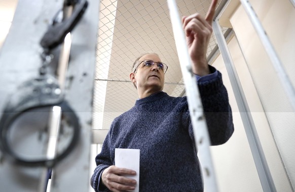 epa07596429 US citizen suspected spy Paul Whelan attends a hearing of investigators&#039; motion to extend his arrest at the Lefortovsky district court in Moscow, Russia, 24 May 2019. Paul Whelan, a c ...