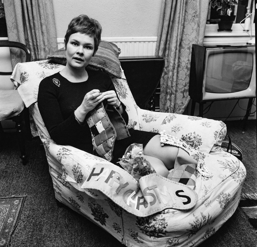 English actress Judi Dench sewing Christmas stockings as gifts for her nephews and friends, December 1967. (Photo by Ian Tyas/Keystone Features/Hulton Archive/Getty Images)