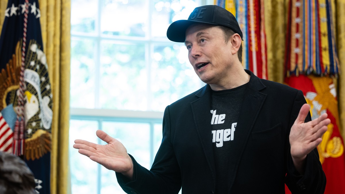 epa12146140 Elon Musk speaks during a press conference with US President Trump in the Oval Office at the White House in Washington, DC, USA, 30 May 2025. EPA/FRANCIS CHUNG / POOL