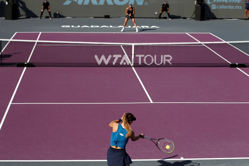 epa09586296 Spanish tennis player Paula Badosa in action against Garbine Muguruza of Spain, during a match of the singles semifinal of the AKRON WTA Finals tournament, in Guadalajara, Mexico, 16 Novem ...