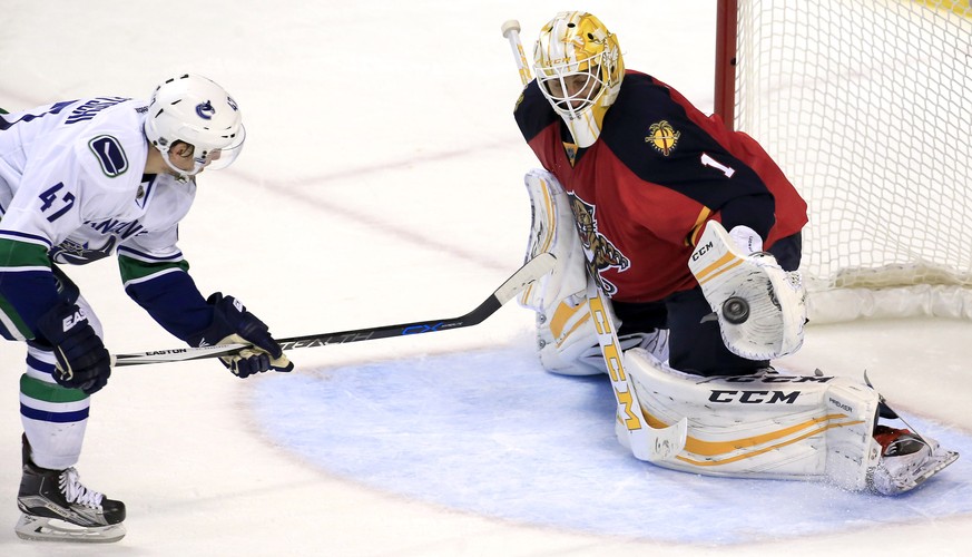 Im Penaltyschiessen scheitert Bärtschi beim letzten aller Versuche an Roberto Luongo.