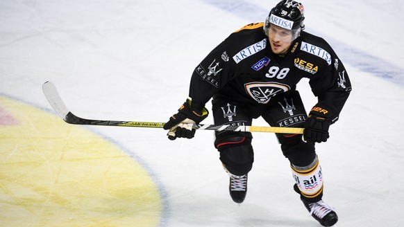 ARCHIVBILD ZUM WECHSEL VON DAMIEN BRUNNER VON LUGANO ZU BIEL --- Lugano&amp;#x2019;s player Damien Brunner in action during the preliminary round game of National League Swiss Championship between HC  ...