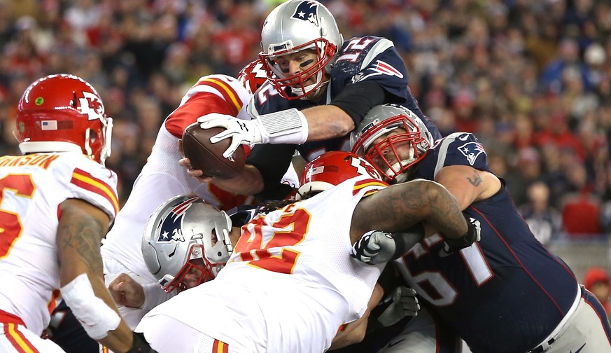 Tom Brady muss gegen die Kansas City Chiefs immer wieder in den Infight.