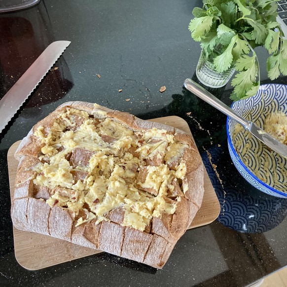 Ofen-Ciabatta mit Honig-Chili-Butter snack food essen kochen